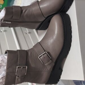 Women taupe Nordstrom boots 7.5